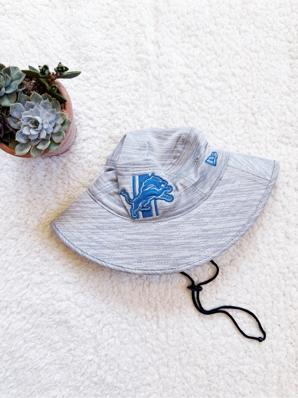 Grey Lions bucket hat
